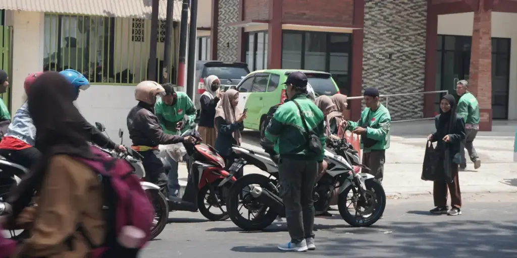 Komuntias GMC Mojokerto berbagi Jumat Berkah